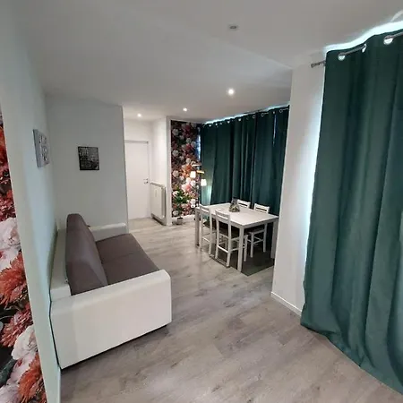 Dante Apartment *