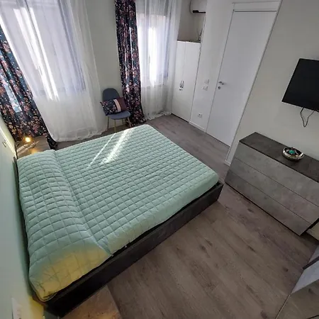 Dante Apartment *